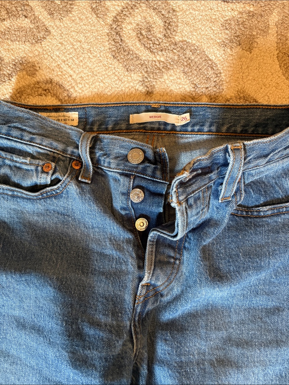 Levi’s Wedgie Buttonfly blue jeans
